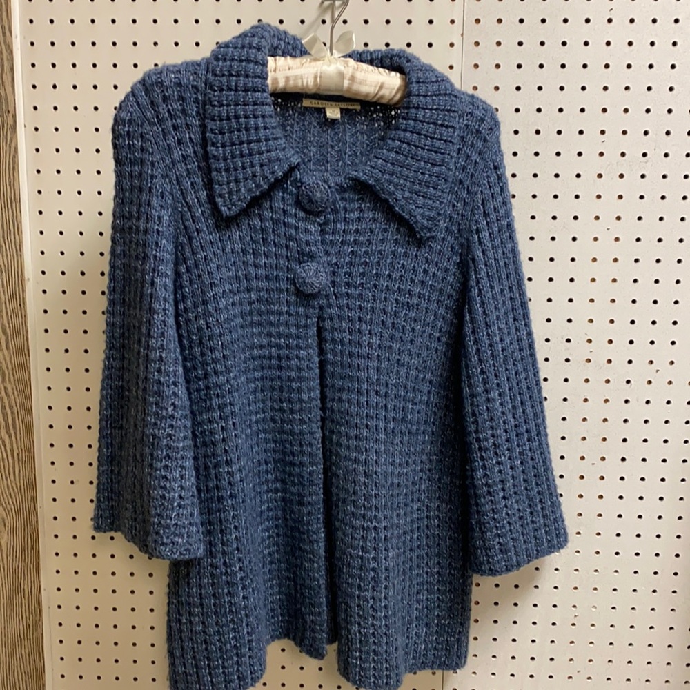 Carolyn Taylor Blue 2 button sweater, Size M